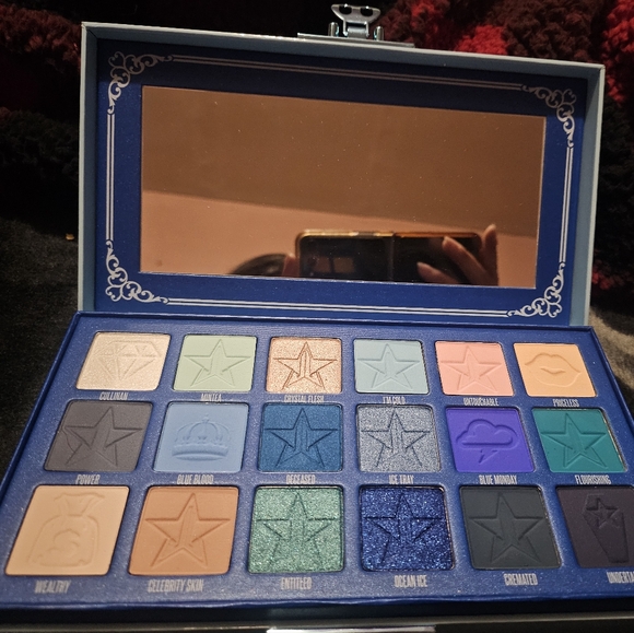 Makeup - Picture 1 of 3